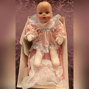 12" Madame Alexander 1995 Huggums Pink Rosebud